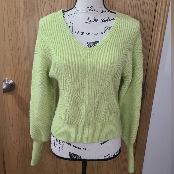 Tahari Sweaters - Tahari Super Soft Green V-neck Knit Sweater